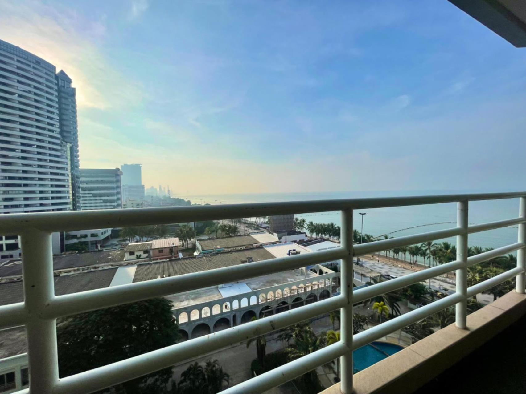 Beautiful Sea View Beach Front Condo Pattaya Exteriör bild