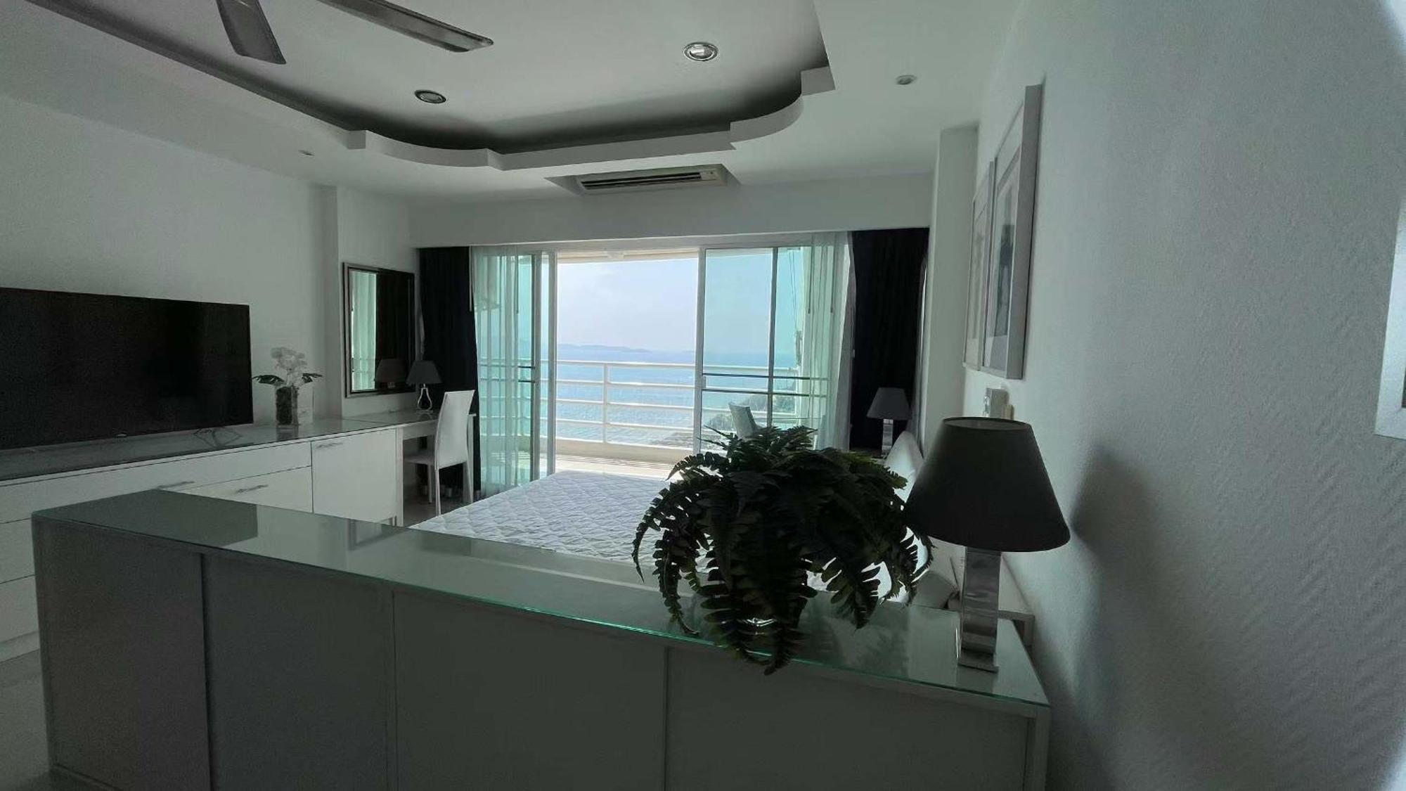 Beautiful Sea View Beach Front Condo Pattaya Exteriör bild